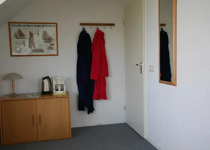 Bed and Breakfast Korendijk 3*